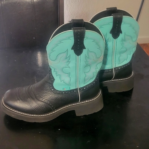 BRAND NEW JUSTIN BOOTS SIZE 8.5 - Picture 1 of 1